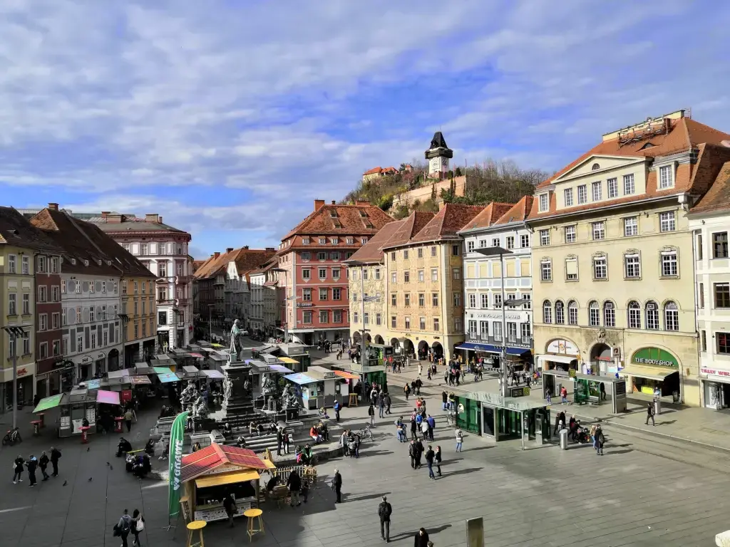Hauptplatz und Rathaus