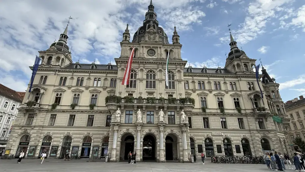 Hauptplatz und Rathaus