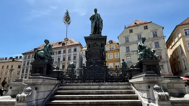 Hauptplatz und Rathaus